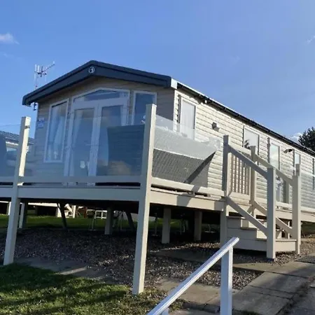 Sleeps 6 With Parking - Pets Welcome