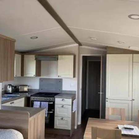 Sleeps 6 With Parking - Pets Welcome Filey